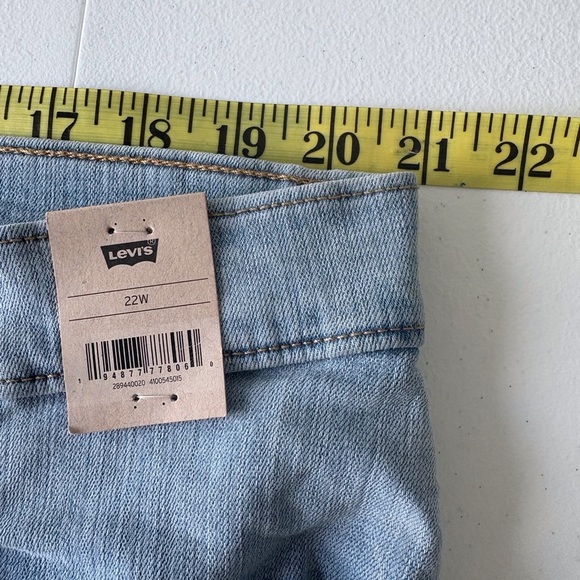 Levi Women Classic Bermuda Denim Shorts Size 22W NWT Beach Vacation Football - Picture 10 of 12